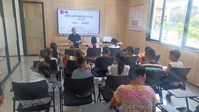 礼堂聆听英烈事，书屋共读抗战书