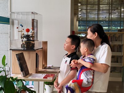 书香探星海 逐梦向苍穹
